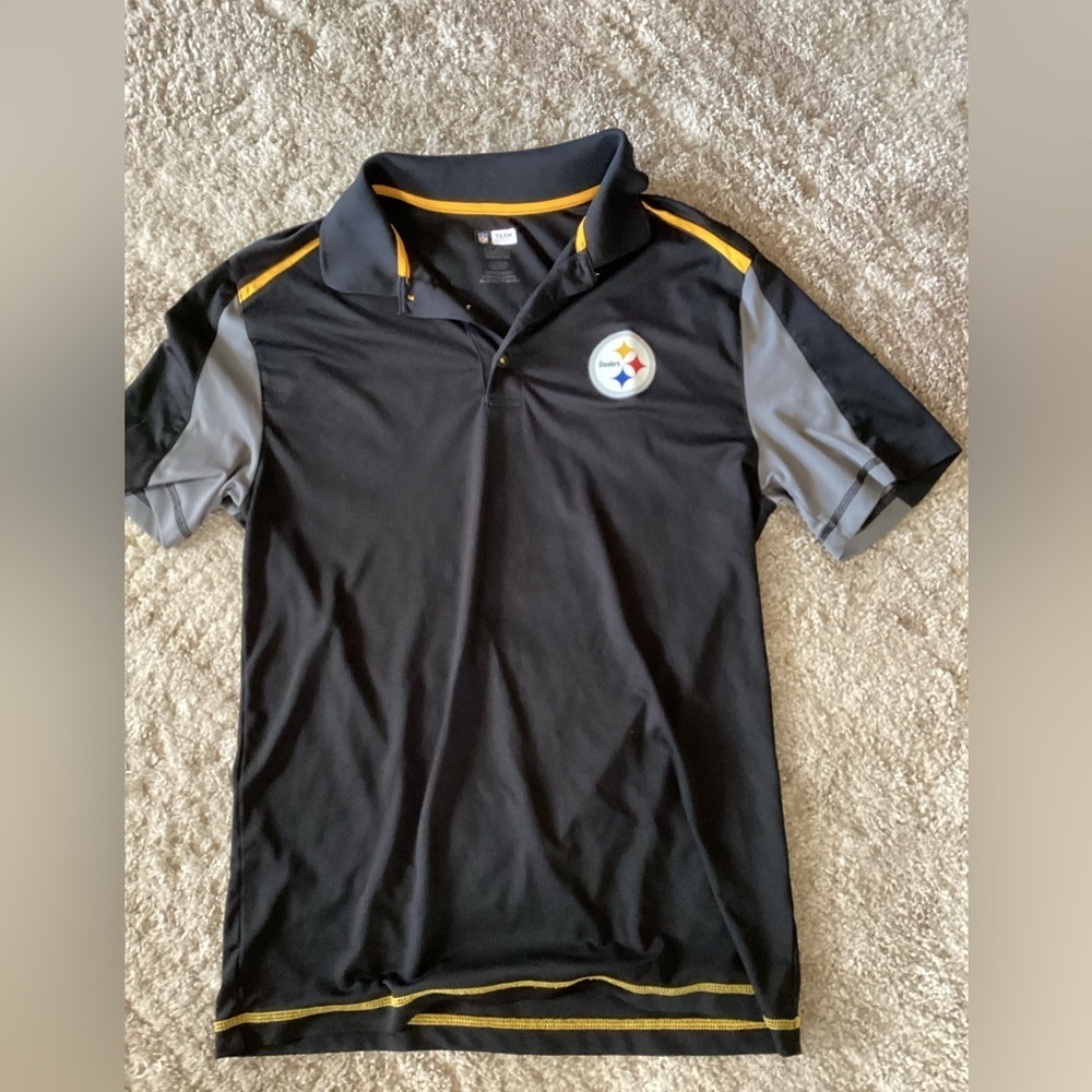 Pittsburgh Steelers NFL Apparel polo-SZ M-pit to pit 18”-length 27”